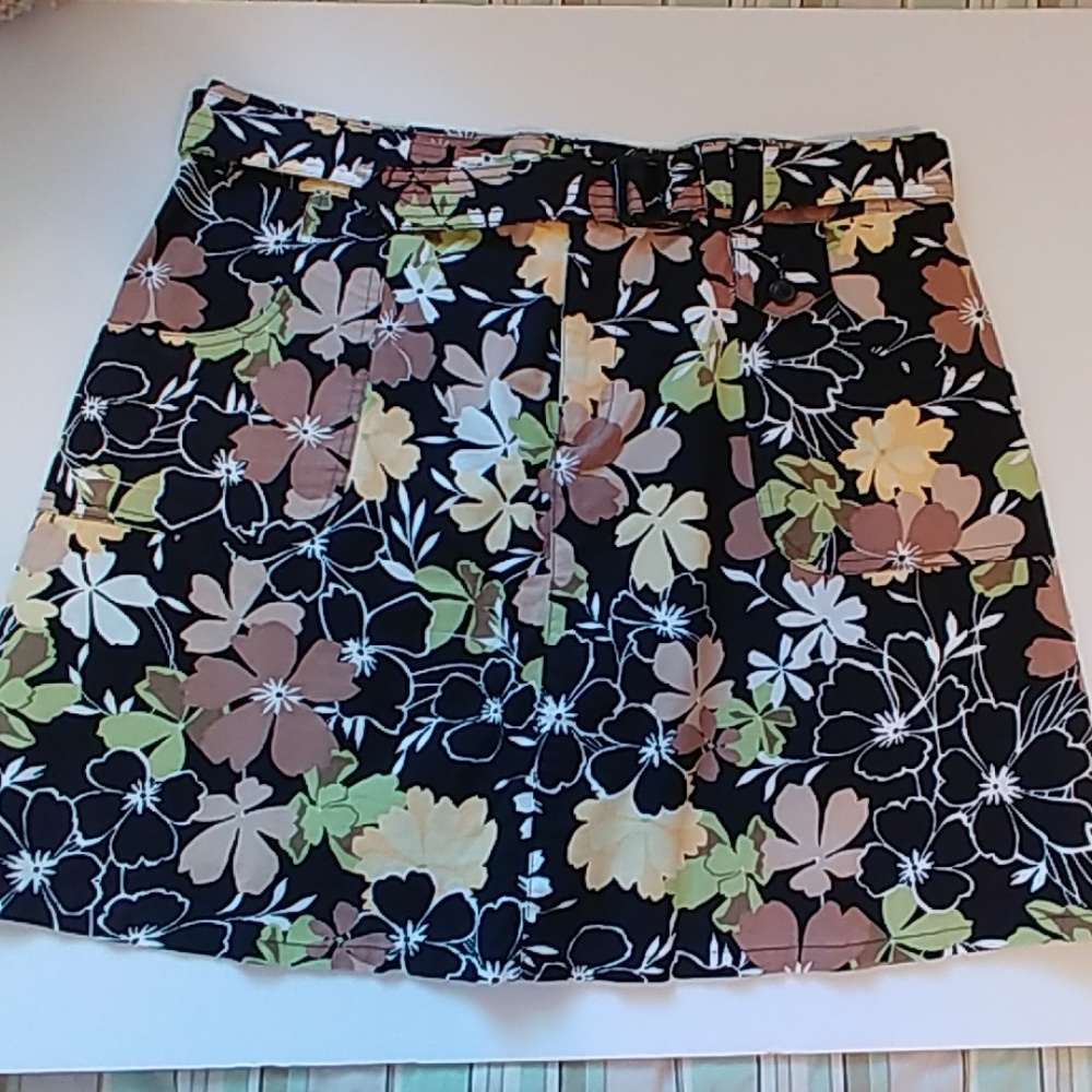 White Stage Stretch Black Skort Size 12